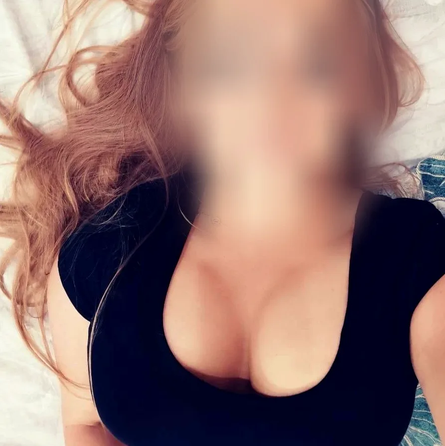 Ellie, 32