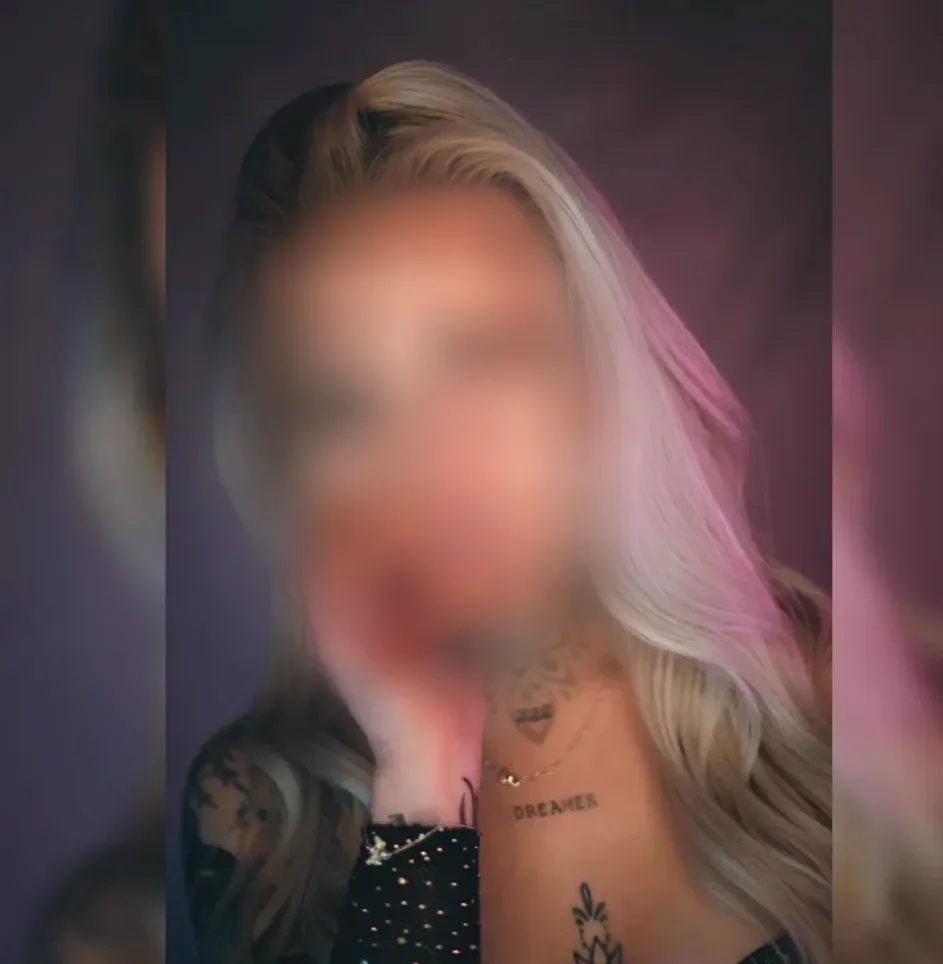 Isabelle, 26