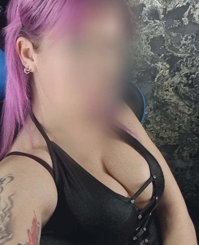 Saoirse, 37