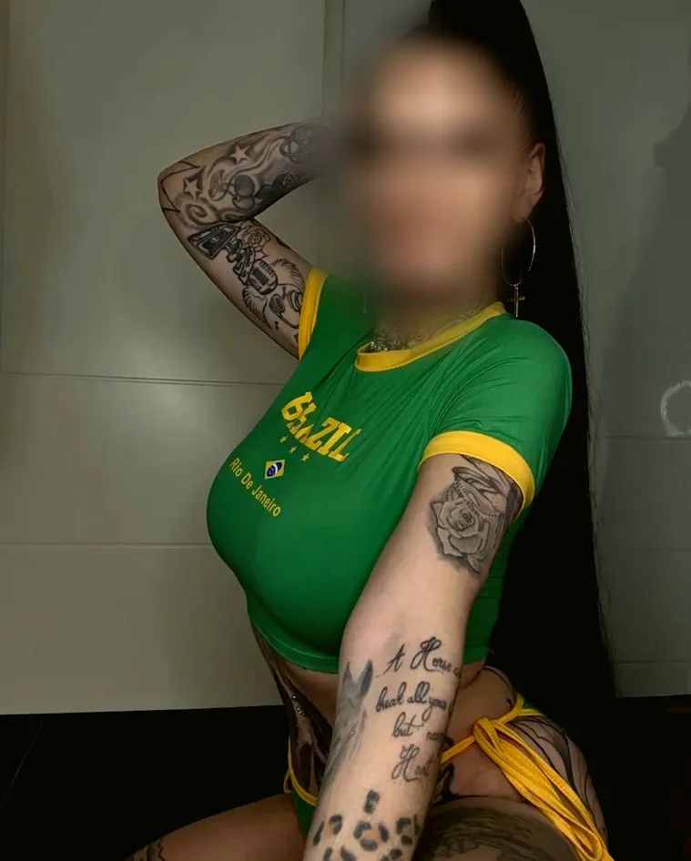 Toni, 34